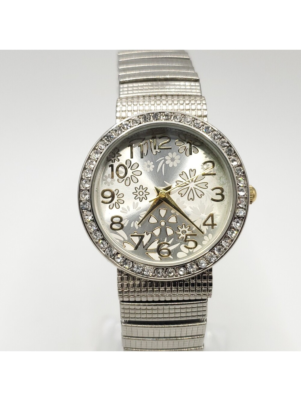 Quartz Flower Dial Womens Watch 30mm Gem Bezel New Battery